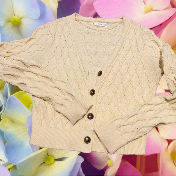 Cardigan - Picture 3 of 7